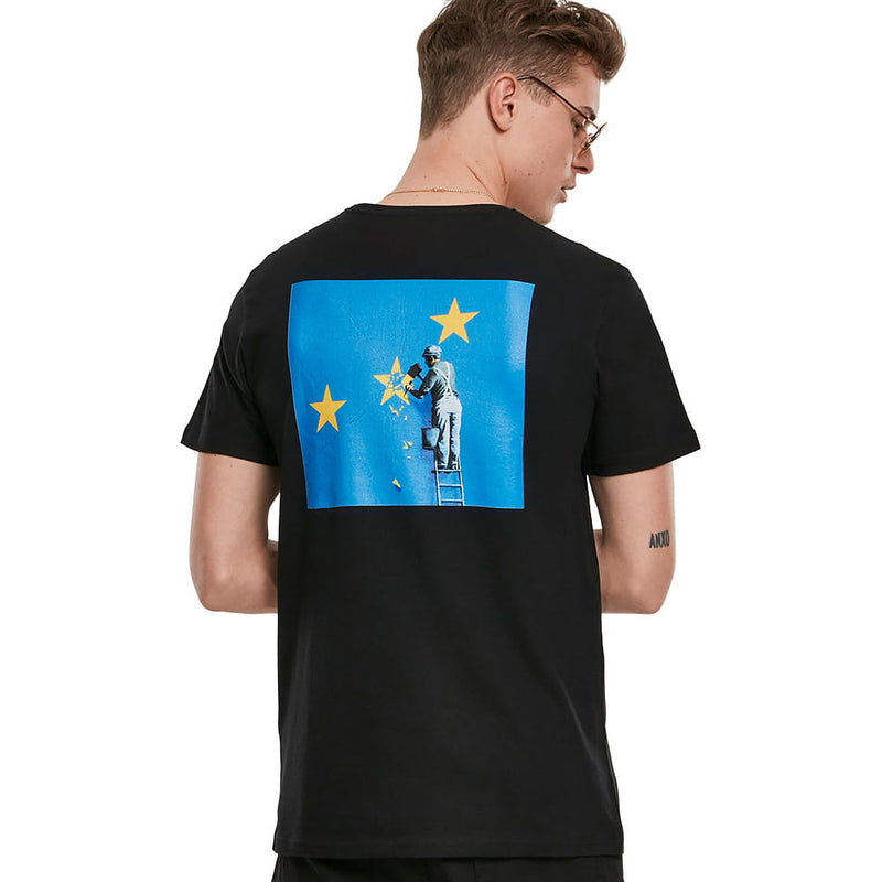 Laden Sie das Bild in Galerie -Viewer, Banksy T-Shirt &quot;Graffiti Europe&quot; Artikelbild 2
