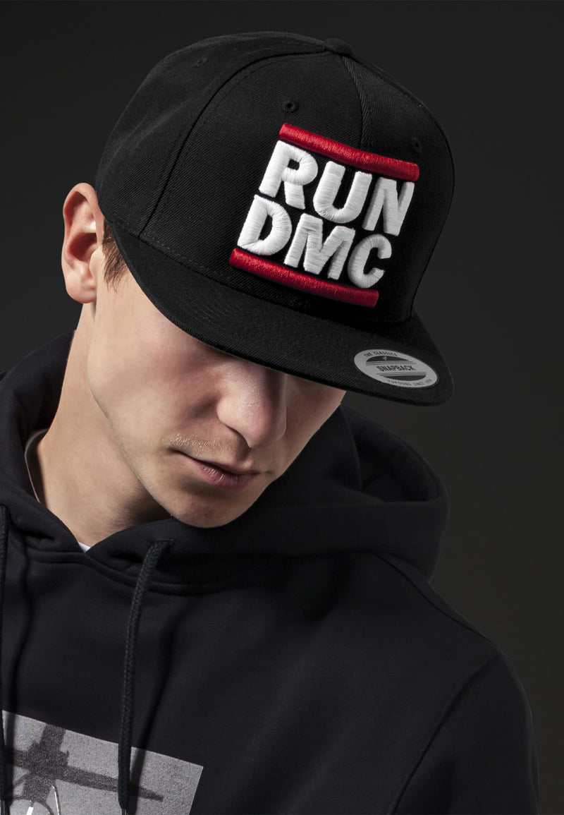 Laden Sie das Bild in Galerie -Viewer, Run DMC Snapback Cap Artikelbild 1
